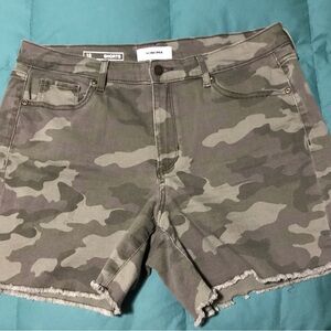 SONOMA Camo Shorts Size 12